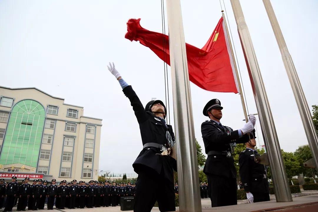 为什么照片在我手机里都很清晰，一旦用qq发给别人就变得很模糊？